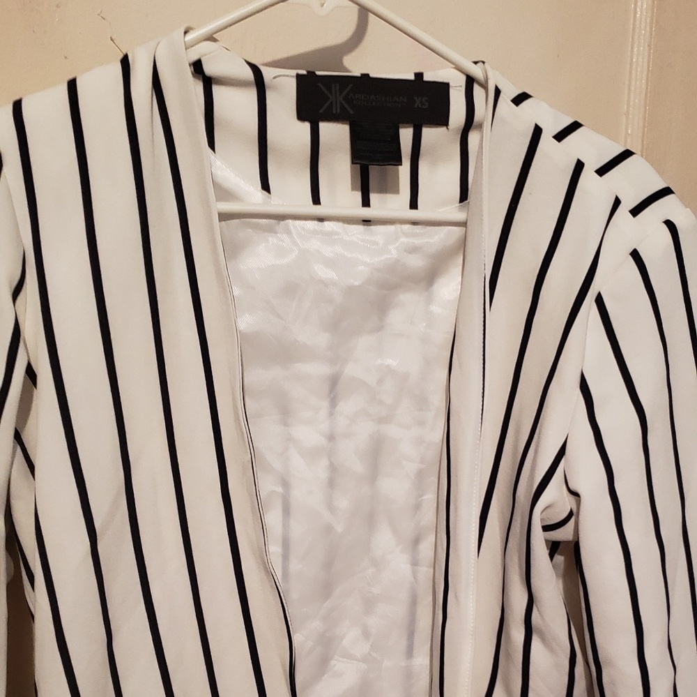 Kardashian blazer (fits small and med)